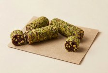 Рахат-лукум ролл по-алеппски с гранатом, начинка и обсыпка из фисташки