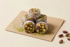 Рахат-лукум ролл по-алеппски с гранатом и фисташкой