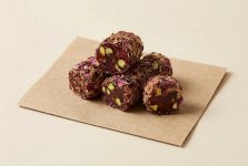 Рахат-лукум ролл по-алеппски с фисташкой, в лепестках розы