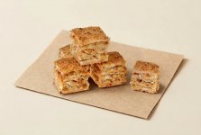 Рахат-лукум «баклава» с кремом, в обсыпке из молотого фундука