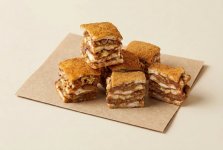 Рахат-лукум «баклава» с карамелизированным печеньем и грецким орехом