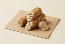 Рахат-лукум ролл с миндальным кремом, в обсыпке из золотой миндальной крошки