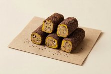 Рахат-лукум ролл с бананово-миндальным кремом, в обсыпке из молотого миндаля