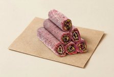 Рахат-лукум рулет с гранатом и фисташкой, в обсыпке из кокоса