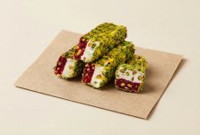 Королевский рахат-лукум с двухцветной фисташкой, в обсыпке из лепестков фисташки