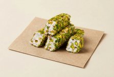 Королевский рахат-лукум с белой фисташкой, в обсыпке из лепестков фисташки