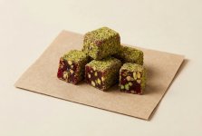 Королевский рахат-лукум с гранатом и фисташкой, в обсыпке из кокоса