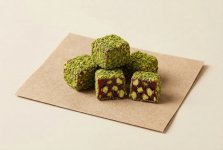 Королевский рахат-лукум с гранатом и фисташкой, в обсыпке из фисташковой крошки