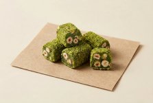 Королевский рахат-лукум с яблоком и фундуком, с бархатным покрытием зелёного цвета