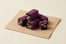 Королевский рахат-лукум с чёрной шелковицей и фундуком, с бархатным покрытием фиолетового цвета