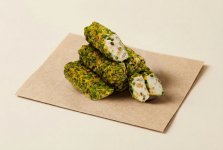 Рахат-лукум по-алеппски с белой фисташкой, в обсыпке из лепестков фисташки